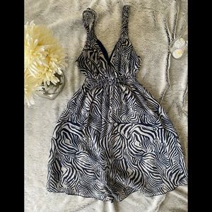 Patterned sundress 💙🌻